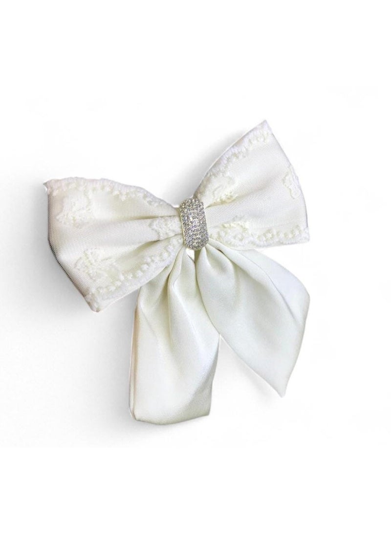 توكة منقار كبيرة مزينة بفيونكة ستان دانتيل واستراس، تصميم أنيق وفخم مناسب لجميع الإطلالات - Image 1